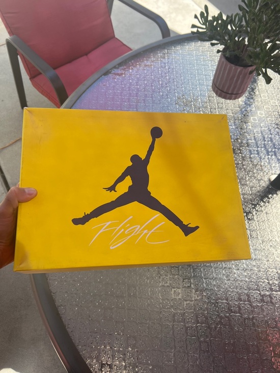 Air Jordan 4 Retro Lightening (2021) - Picture 7 of 10